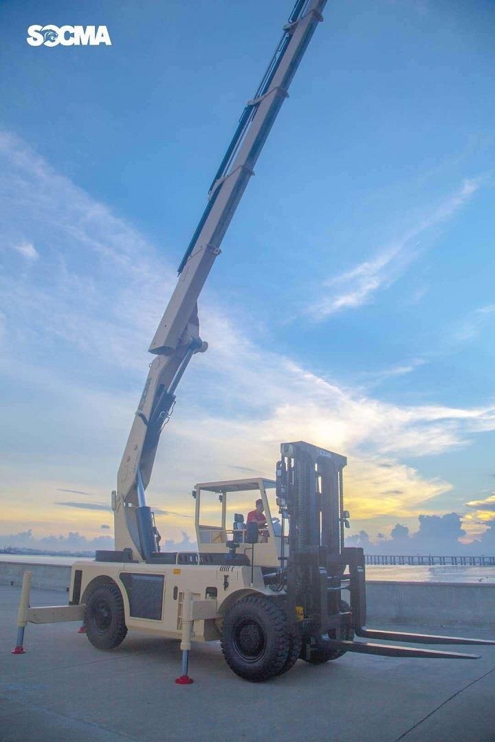 krejn tal - Forklift għal xogħol iebes 30 tunnellata 03 heavy duty forklift crane 30 ton 03