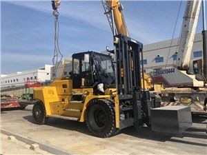16 Ton Diesel Forklift U Precast Tal-Konkrit Forklift Vojta / tqal Immaniġġjar tal-Kontejners Reach Stacker