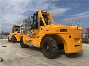 Heavy Lift Truck 32 Ton Għal Tagħbija u Ħatt ta 'Kontenituri