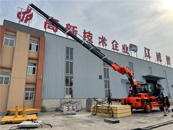 forklift equipped with crane