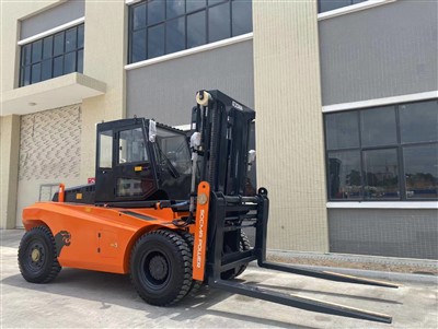 13.5t Il-Prezz tal-Forklift Huwa Irħis ħafna